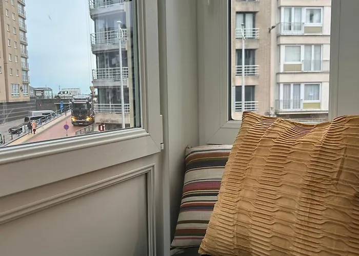 Seabreeze, Lichtrijk In Belle Epoque Wijk בלנקנברג